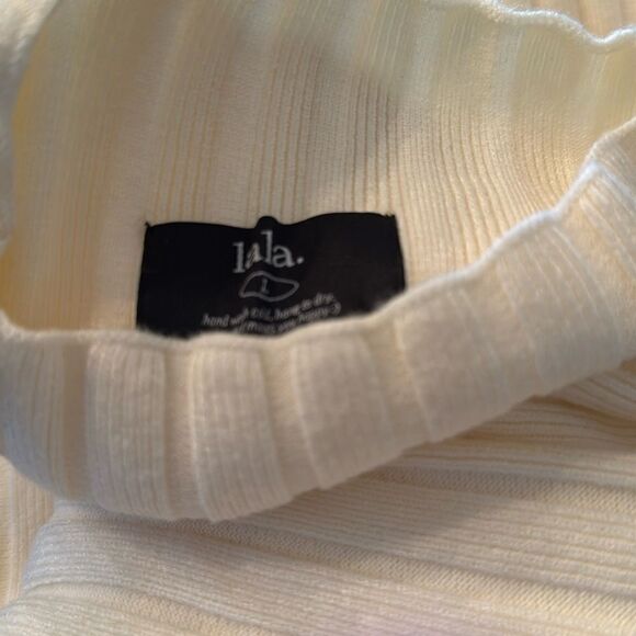 Dressed in LALA top only-W12 - Picture 5 of 5